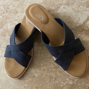 Navy blue Chaps sandals size 8